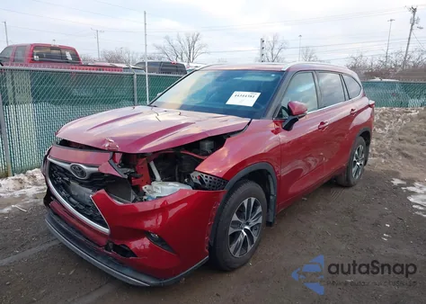 2022 Toyota Highlander Xle z USA, uszkodzony, nr VIN 5TDGZRBH5NS573119